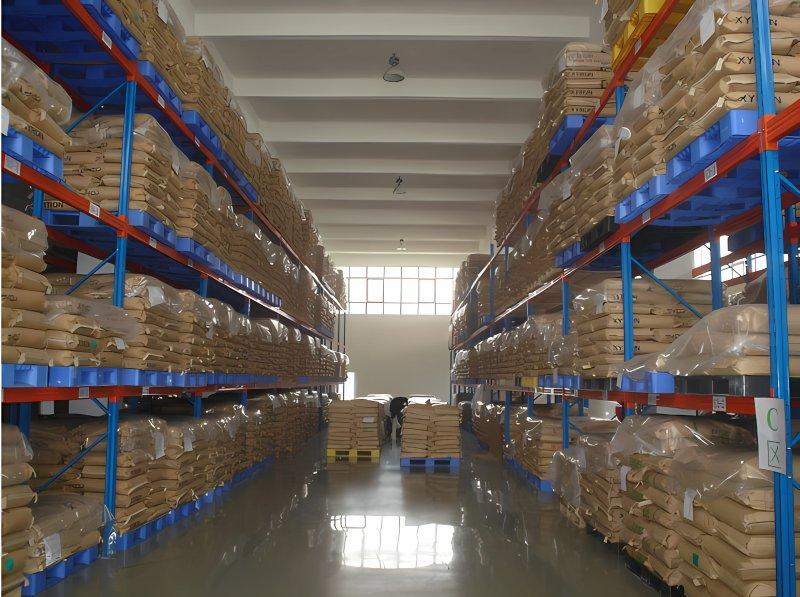 叉车在货架仓库操作中的安全规范和注意事项